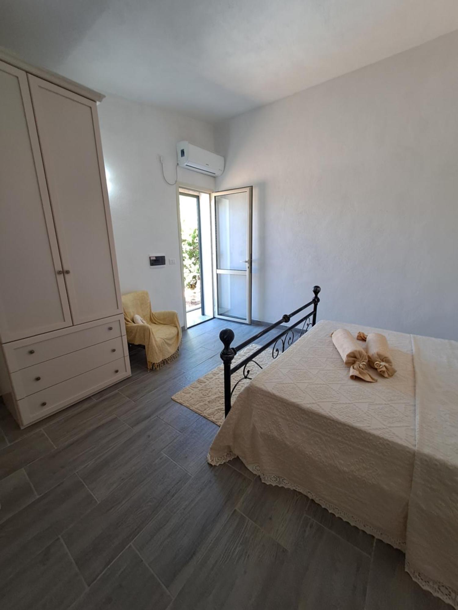 B&B Li Salcuneddi Aglientu Exteriör bild
