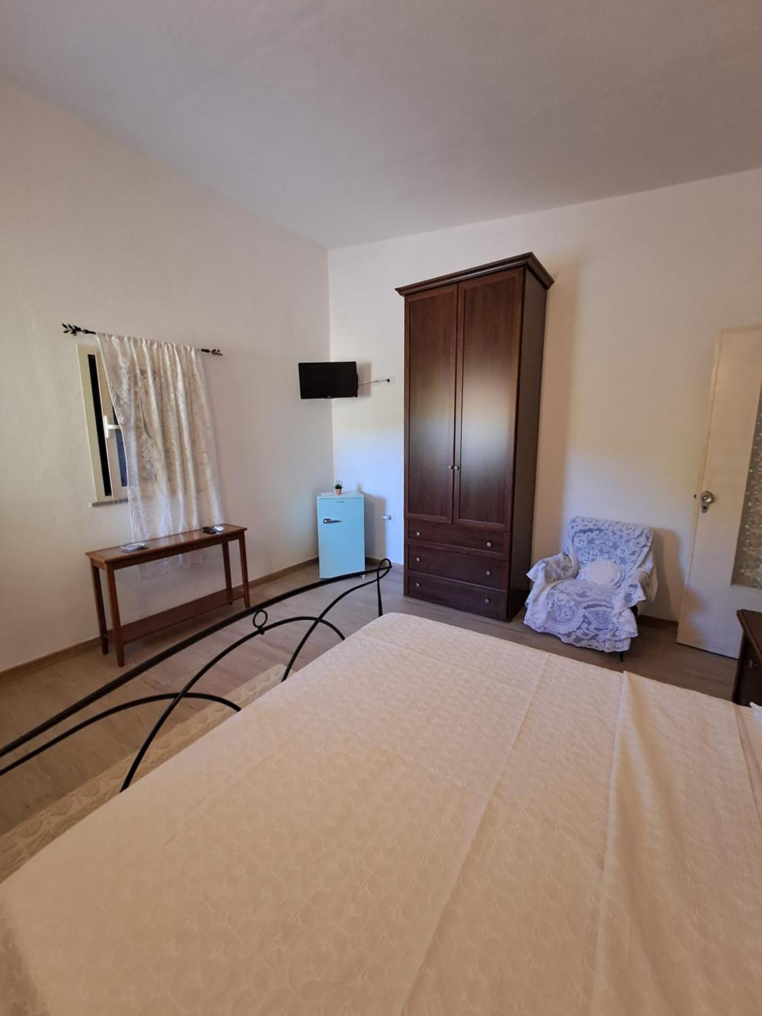 B&B Li Salcuneddi Aglientu Exteriör bild